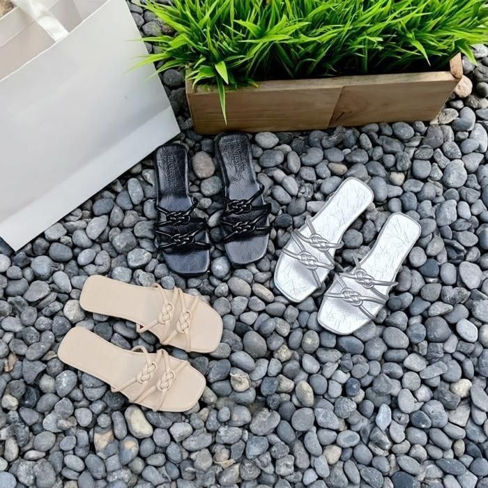 Dép lê nữ > Quai đan dây > Đế chống trượt > Cân mọi địa hình ( trong nhà hay đường phố )